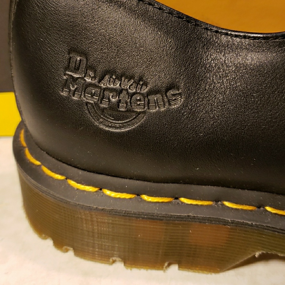 Men's Dr.Martens shoes. New. M US size13